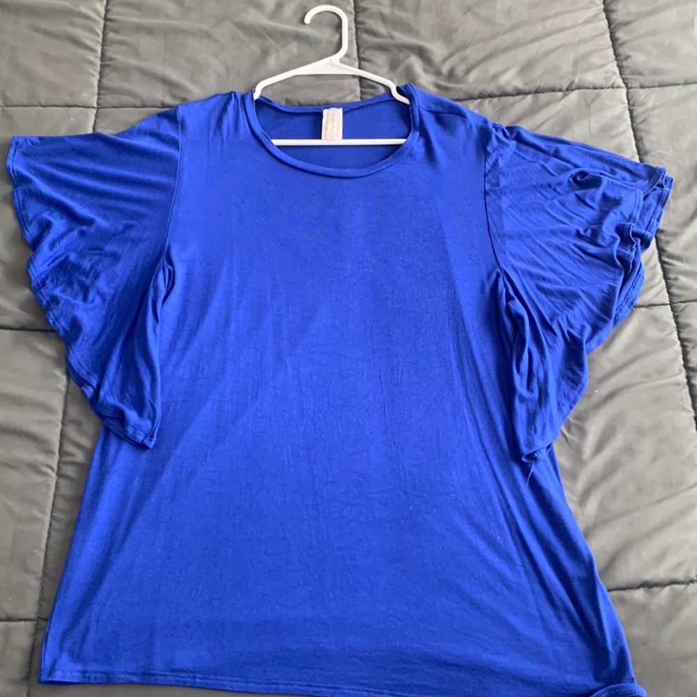 Beautiful blue color boutique top!